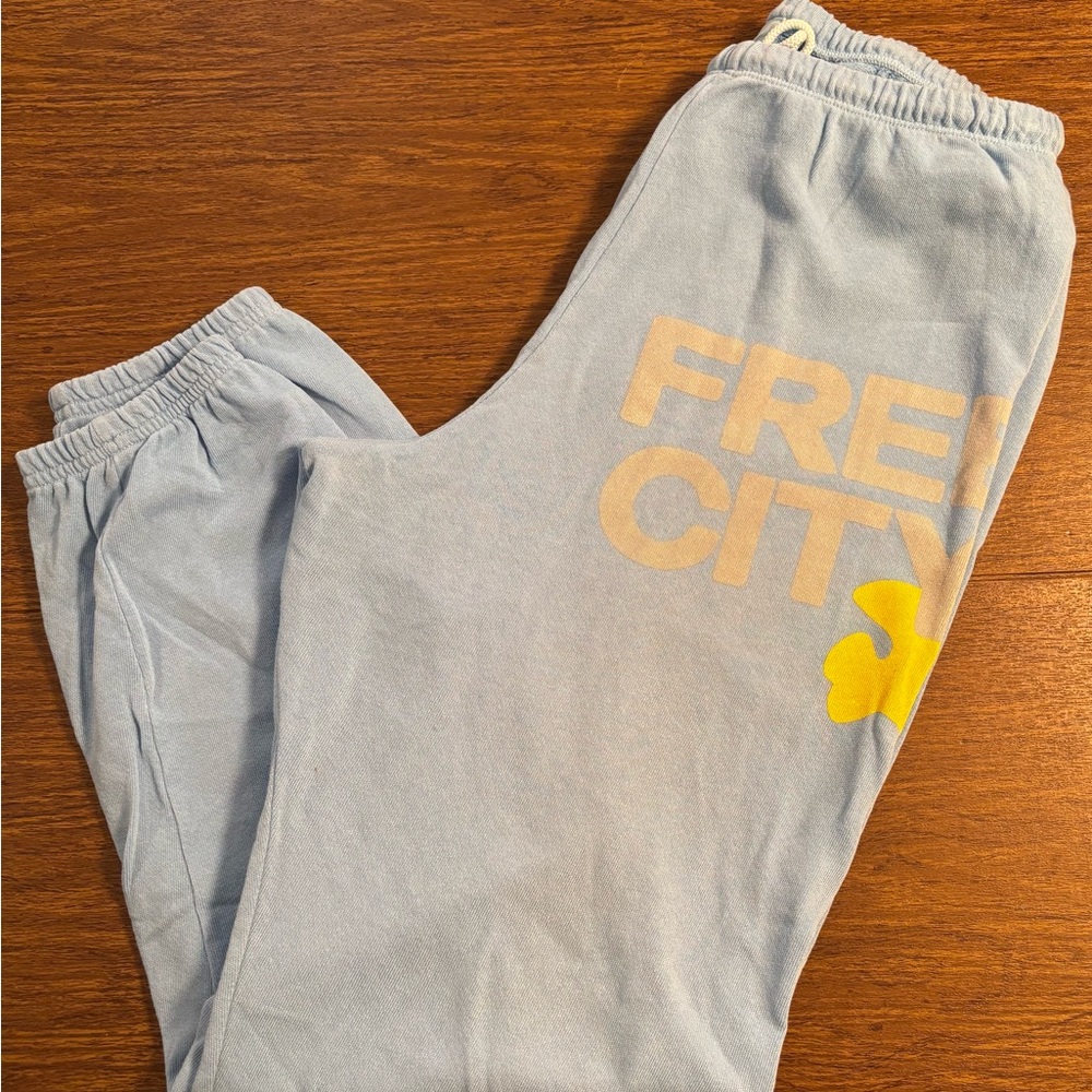 FreecityLarge LA Sky Sweatpants Size M Women's EUC